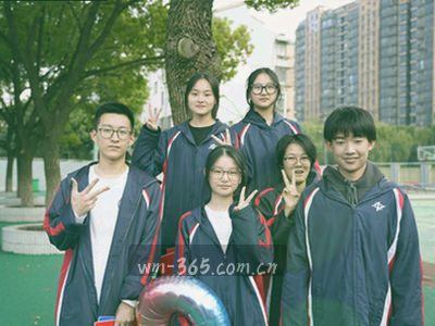中国区赛事台版本号每周二更新与时间戳对照的抽象示意图